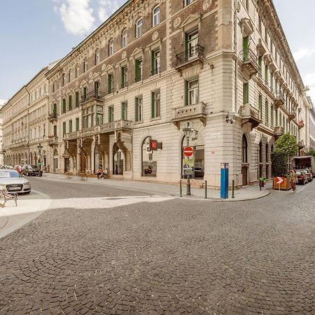 Appartement Experience City Nightlife From A Sleek Lavish Pad à Budapest Extérieur photo