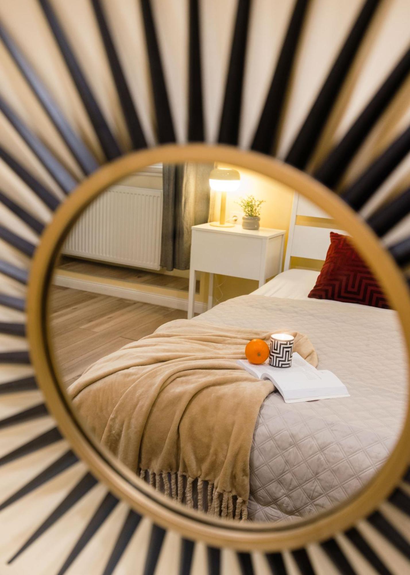 Appartement Experience City Nightlife From A Sleek Lavish Pad à Budapest Extérieur photo